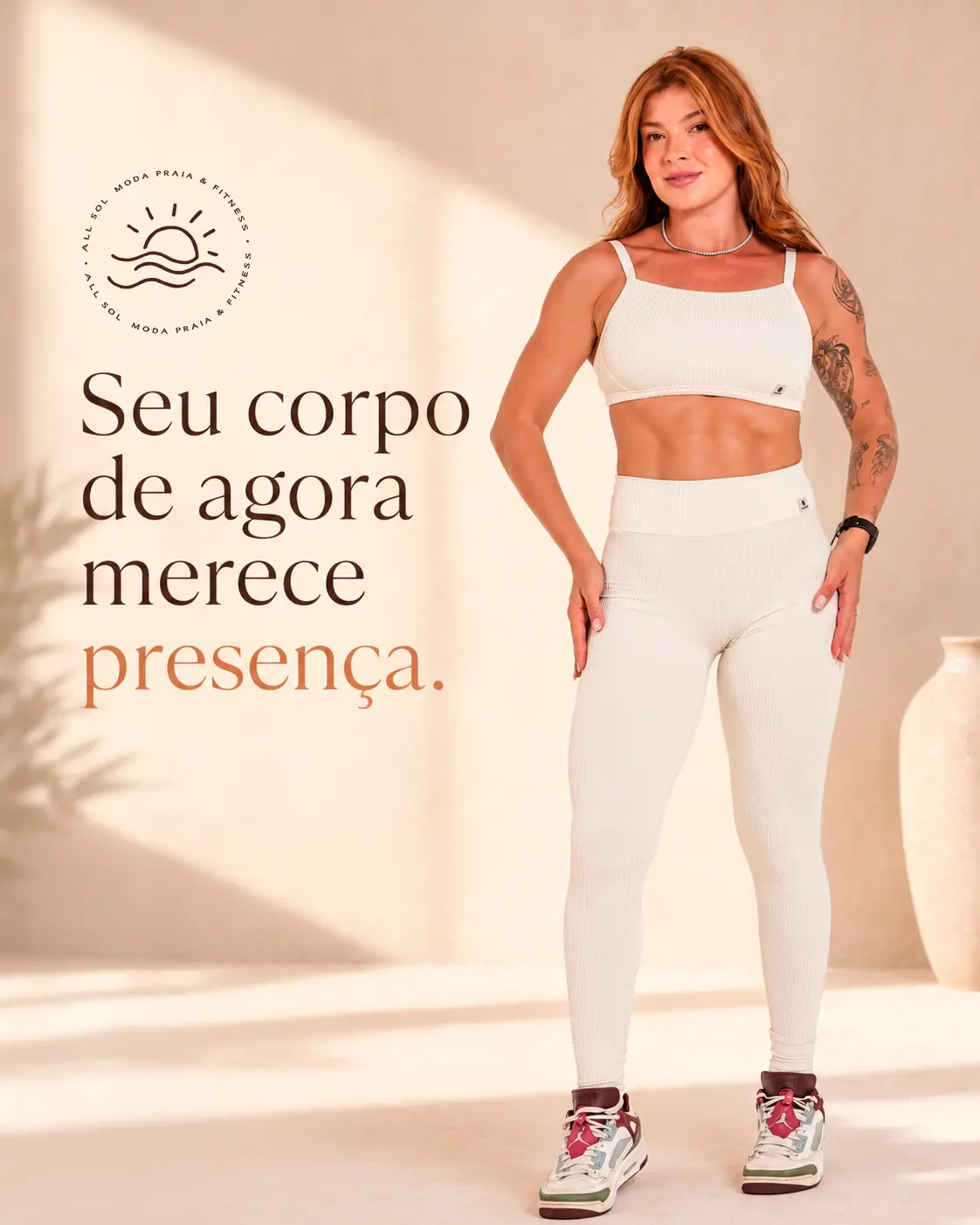 Post All Sol com look fitness claro e mensagem sobre corpo e presença.